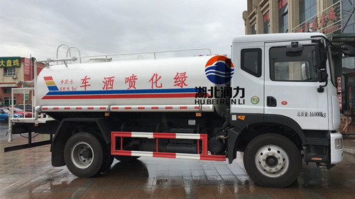 乌鲁木齐客户自提润知星牌东风多利卡D9康明斯180马力12方